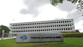 Vista externa (fachada) do prédio do Tribunal de Contas da União - TCU.